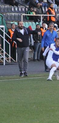 3. Lig'de &uuml;st sıralara oynayan ekibin 1991 doğumlu hocası istifa etti