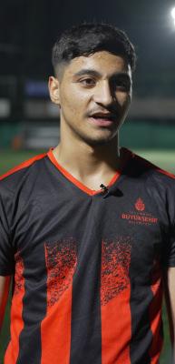 Kuştepeli Roman futbolcu: 'Tipi, ten rengi y&uuml;z&uuml;nden insan yargılanmamalı'