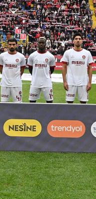 S&uuml;per Lig ekibi 4 futbolcusuna veda etti