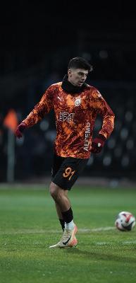 Galatasaray'da şok sakatlık! 9. dakikada ma&ccedil;tan &ccedil;ıktı