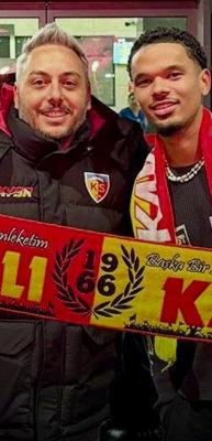 Manchester City'nin 21 yaşındaki stoperi Kayserispor'a transfer oldu