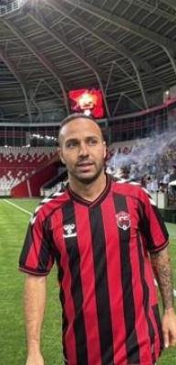 S&uuml;per Lig'de 2 şampiyonluk yaşamıştı: Efsane futbolcu 2. Lig ekibine transfer oldu