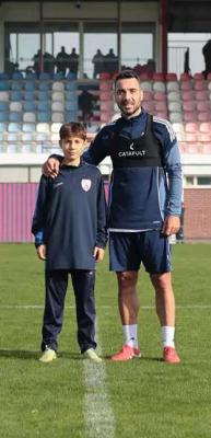 37 yaşındaki deneyimli futbolcu oğlunun takımına transfer oldu