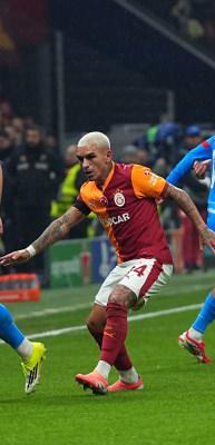 Galatasaray'ın yıldızı Atletico Madrid ma&ccedil;ında sakatlandı
