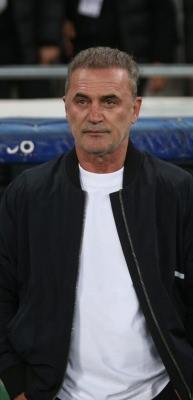 Şampiyonluğa koşan takım galibiyet sonrası teknik direkt&ouml;r&uuml;n g&ouml;revine son verdi