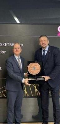 TBF Başkanı T&uuml;rkoğlu&rsquo;ndan FIBA Genel Sekreteri Zagklis&rsquo;e ziyaret