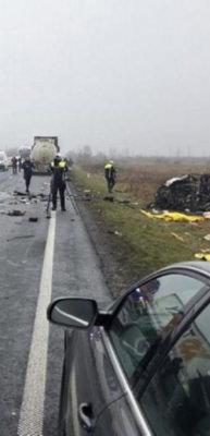 Taraftarları taşıyan ara&ccedil; tırla &ccedil;arpıştı! 7 kişi &ouml;ld&uuml;