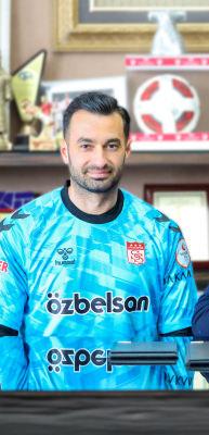 Transfer yasağı kalktı! Efsane takım forvet ve kaleciyi aynı g&uuml;n a&ccedil;ıkladı