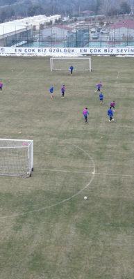 Depremde 14 sporcusunu kaybeden takım 2. Lig'de şampiyonluğa koşuyor