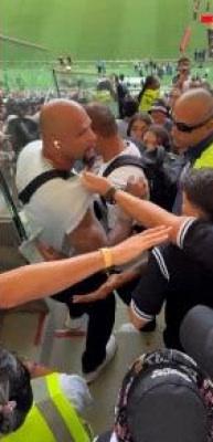 Melo ile Corinthians taraftarları arasında arbade!