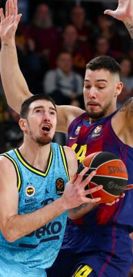 Fenerbah&ccedil;e, Barcelona'yı 4 sayıyla devirdi