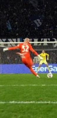  Napoli kalecisi Vanja Milinkovic Savic'in kullandığı "inanılmaz penaltı" viral oldu