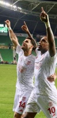 D&uuml;şme hattında umutlar azalıyor! Sahasında son dakikalarda yıkıldılar