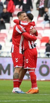 5 goll&uuml; ma&ccedil;ta son s&ouml;z&uuml; Manaj s&ouml;yledi! Sivasspor farklı kazandı