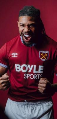 D&uuml;nyaca &uuml;nl&uuml; ismin spor salonuna girişi yasaklandı