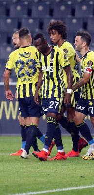 F.Bah&ccedil;e'nin eski yıldızı 1. Lig ekibine umut oldu: Tek başına 9 puan aldı