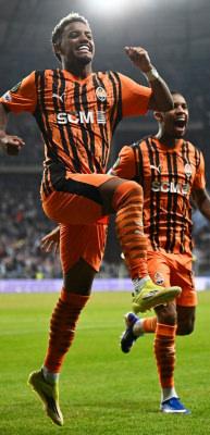 Arda Turan'ın Shakhtar'ından &ccedil;ılgın zafer! &Ccedil;eyrek finale g&ouml;z kırptı