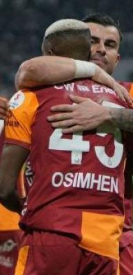 Osimhen'e b&uuml;y&uuml;k &ouml;vg&uuml;: Higuain ve Falcao ile oynadım onun gibisi yok!