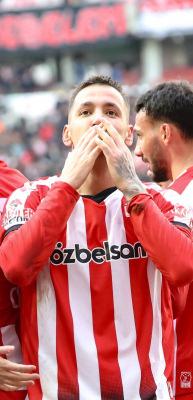 Rey Manaj'dan k&ouml;t&uuml; haber! Sivasspor duyurdu