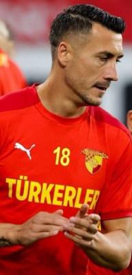 Osimhen ve Okan Buruk i&ccedil;in bomba s&ouml;zler: Sahada &ouml;l&uuml;rs&uuml;n