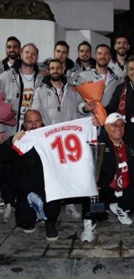 Sungurlu'da 'Efeler Ligi' coşkusu! Şampiyonluk sevinci meydana taştı