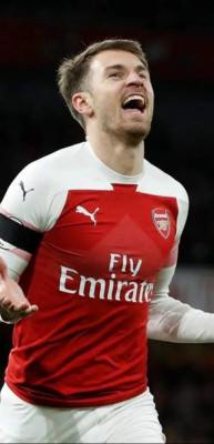 Yıldız oyuncudan s&uuml;rpriz karar! Hayranlarını &uuml;zd&uuml;