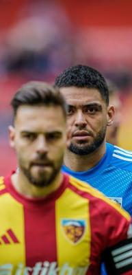 27'lik kaleci taraftarla ters d&uuml;şt&uuml;: Elin uzamıyor, dilin durmuyor