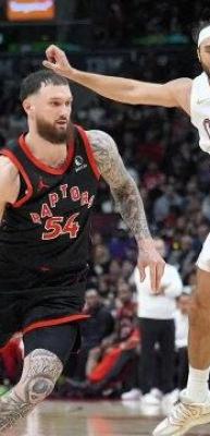 12 ma&ccedil;lık k&ouml;t&uuml; seri sona erdi! Toronto pes etmedi