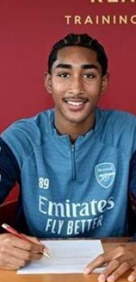 4 ay &ouml;nce Arsenal tarihine ge&ccedil;mişti! 'Bebek Saliba' ile &ouml;n s&ouml;zleşme