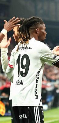 Beşiktaş'ın yıldızlarından zafer yorumu!