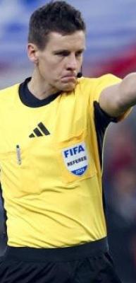 UEFA Avrupa'daki 3 dev finali y&ouml;netecek hakemleri a&ccedil;ıkladı