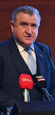 Bakan Bak'tan Dursun &Ouml;zbek'e tebrik
