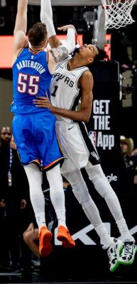 NBA'de Spurs&rsquo;tan Thunder&rsquo;a ağır darbe: Seri şimdi eşit