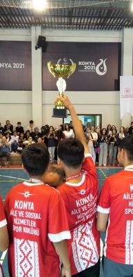 Devlet korumasındaki &ccedil;ocuklardan floor curling turnuvasında &ccedil;ifte gurur