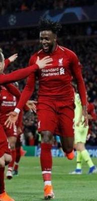 Şampiyonlar Ligi ve Premier Lig kazanmıştı! Yıldız golc&uuml; 31 yaşında emekli oldu