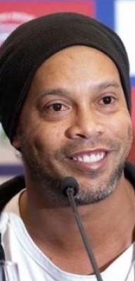 Ronaldinho 46 yaşında futbola geri d&ouml;nd&uuml;!