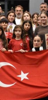Avrupa Şampiyonu olan milli sporcuya memleketinde karşılama!