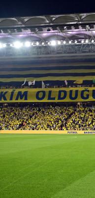 Fenerbah&ccedil;e trib&uuml;nlerinden futbolculara destek
