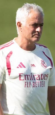Jose Mourinho forvet transferi yaptı! Serbest kalma bedelini &ouml;dediler