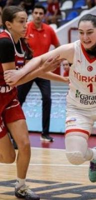  16 Yaş Altı Yıldız Kız Milli Takımı &ccedil;eyrek finalde