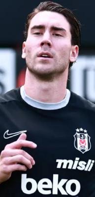 Beşiktaş taraftarları merak ediyordu! İşte Vlahovic'in lisansının &ccedil;ıkmama sebebi