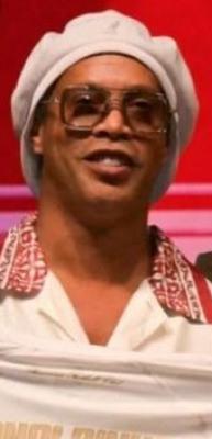 Efsane futbolcu Ronaldinho, 46'sında futbola geri d&ouml;n&uuml;yor