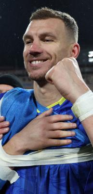 Dzeko'dan emeklilik kararı: Son ma&ccedil;ını duyurdu