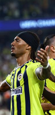 Archie Brown tarihe ge&ccedil;ti! 18 yıl sonra bir ilk