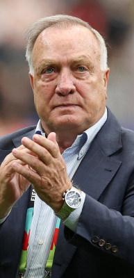 Cura&ccedil;ao Dick Advocaat ile 'Yola devam' dedi!