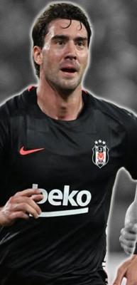 Dusan Vlahovic Mario Gomez'i solladı!