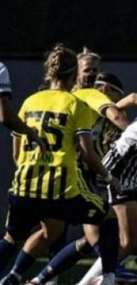 Fenerbah&ccedil;e derbide Beşiktaş'ı 3 farkla ge&ccedil;ti