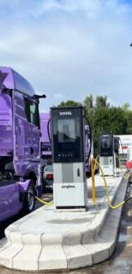 Vestel Mobilite'nin megawatt&rsquo;lık şarj istasyonuyla elektrikli tır şarj ettiler