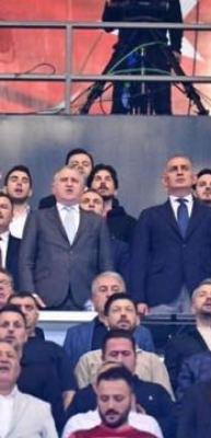 Bakan Bak m&uuml;cadeleden mutlu! 'Takdire şayandı'