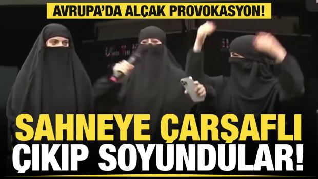 İngiltere'de infial yaratan g&ouml;r&uuml;nt&uuml;: Sahneye &ccedil;arşaflı &ccedil;ıkıp soyundular!
